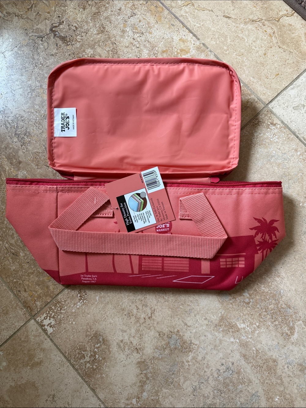 NWT Trader Joe’s Mini Insulated Cooler Lunch tote in peach